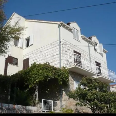 Ivana S. - Three Bedroom With Balcony And Sea View